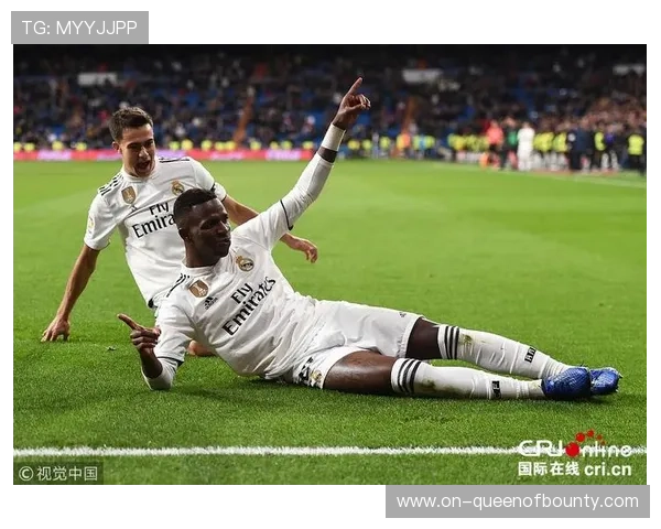 维尼修斯被换下后删除社媒皇马头像，伯纳乌嘘声引关注