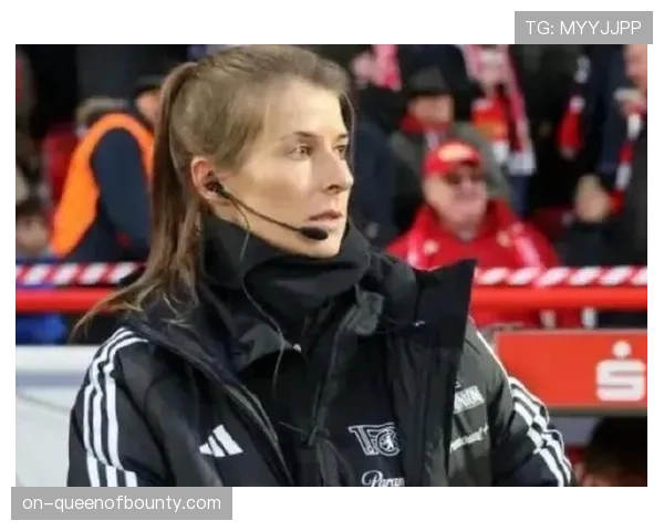 柏林联合首位女教练埃塔首训：强调位置换位与快速传递战术理念